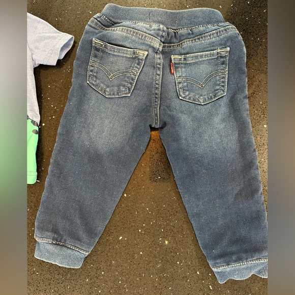 LEVIS 24m knit joggers & CARTERS 18m Tshirt Bundle - Picture 4 of 6